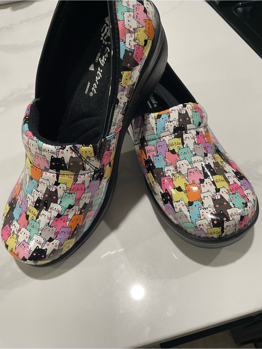 🐾 Purr-fectly cute and ultra-comfortable Multi-Color Cartoon Cat Print clogs